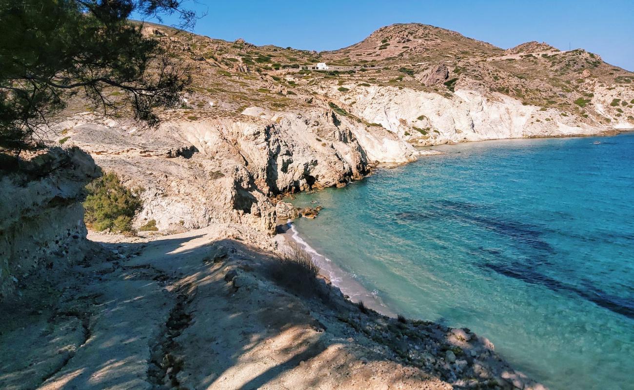 Tourkothalassa beach'in fotoğrafı bej çakıl yüzey ile