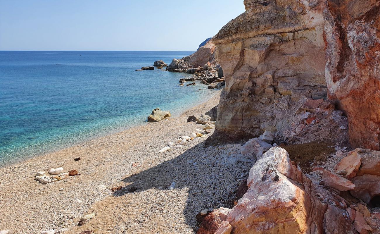Paralia Kastanas'in fotoğrafı beyaz çakıl taş yüzey ile