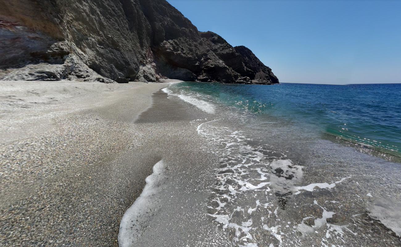 Paleochori beach II'in fotoğrafı mavi saf su yüzey ile