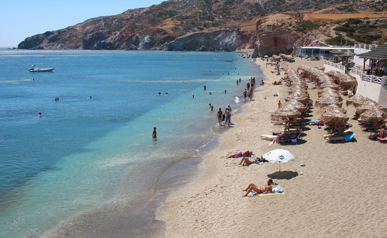 Paliochori beach'in fotoğrafı koyu i̇nce çakıl yüzey ile