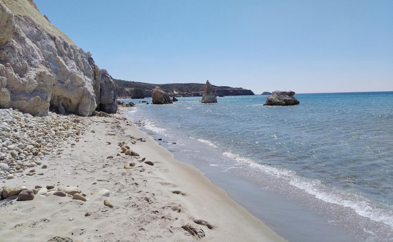 Firiplaka beach'in fotoğrafı bej kum ve çakıl yüzey ile