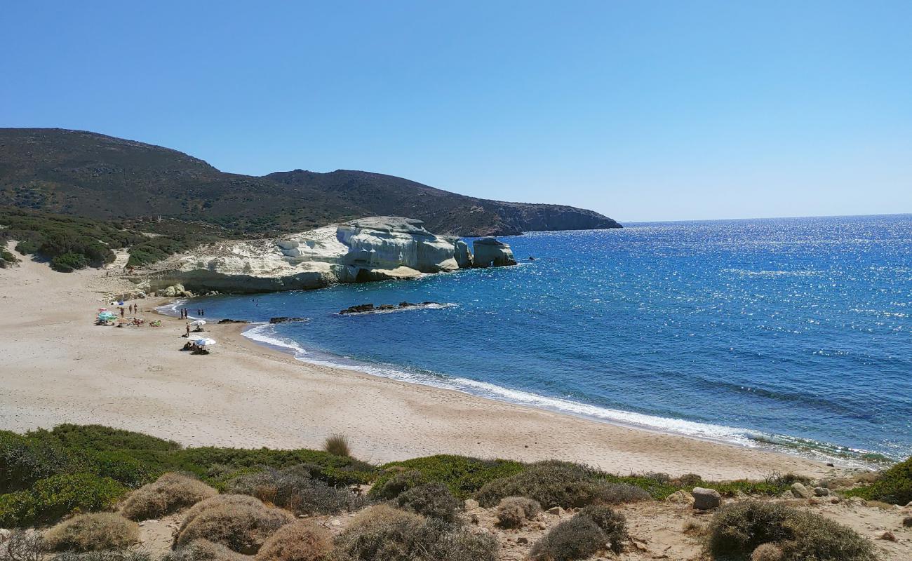 Triades beach II'in fotoğrafı kahverengi kum yüzey ile