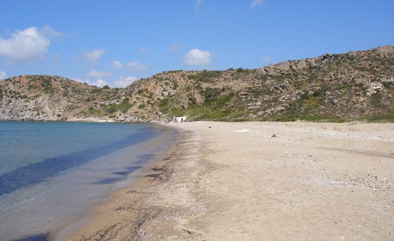 Paralia Fatourena'in fotoğrafı kahverengi kum yüzey ile
