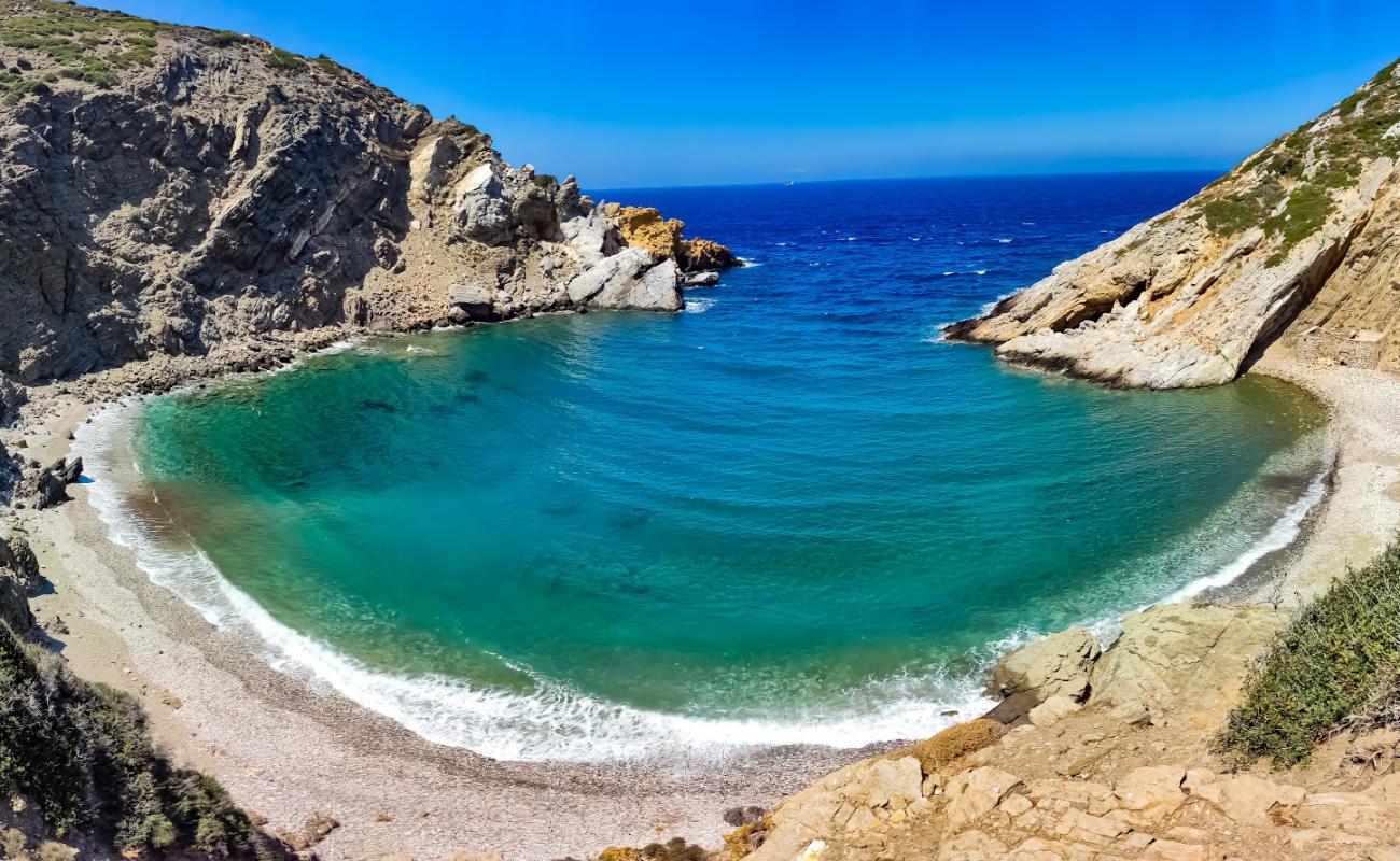 Itonas Bay'in fotoğrafı gri kum ve çakıllar yüzey ile