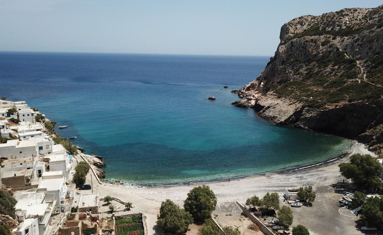 Lionas beach'in fotoğrafı gri çakıl taşı yüzey ile