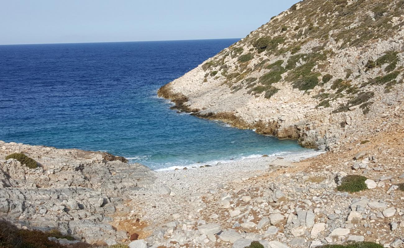 Limnari Bay'in fotoğrafı bej çakıl yüzey ile