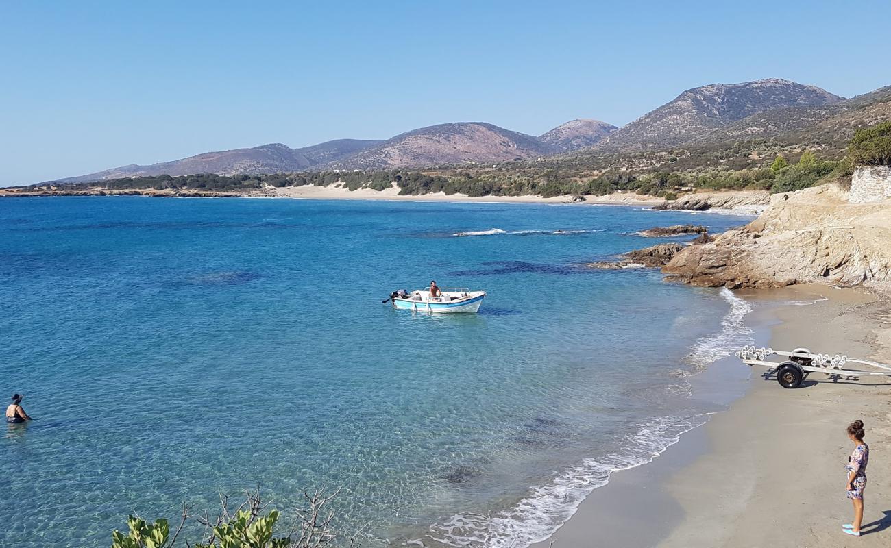 Marathitis beach'in fotoğrafı açık bej kum yüzey ile