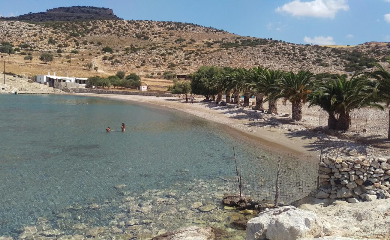 Panormos Plajı'in fotoğrafı kahverengi kum yüzey ile