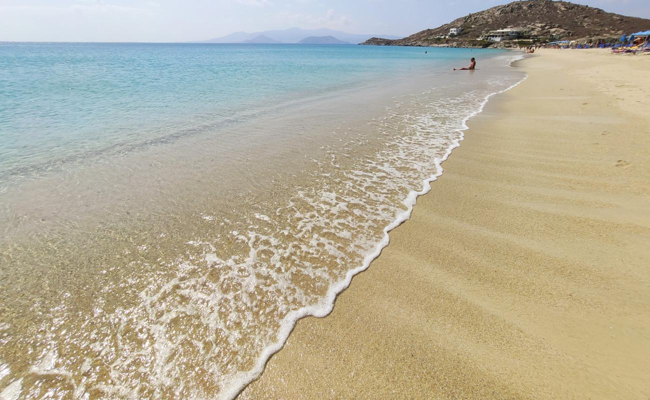 Agios Prokopios Plajı'in fotoğrafı parlak ince kum yüzey ile