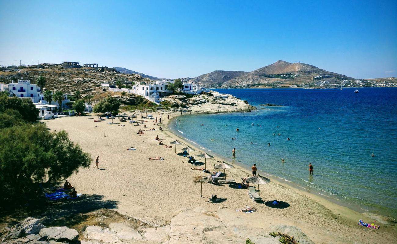 Piperi beach'in fotoğrafı parlak kum yüzey ile