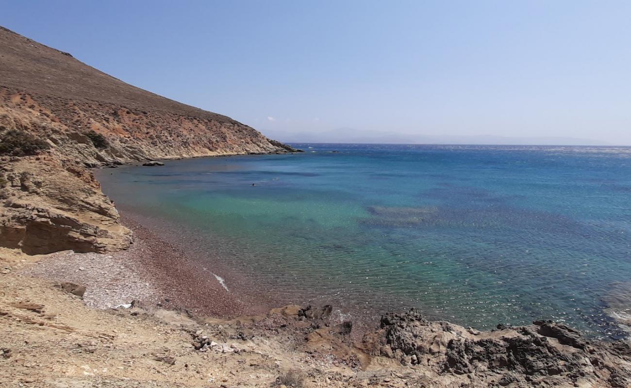 Ubini beach'in fotoğrafı gri çakıl taşı yüzey ile