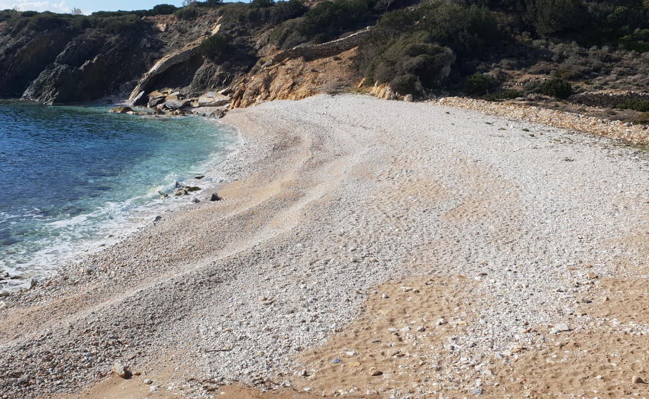 Anonimus beach'in fotoğrafı hafif çakıl yüzey ile