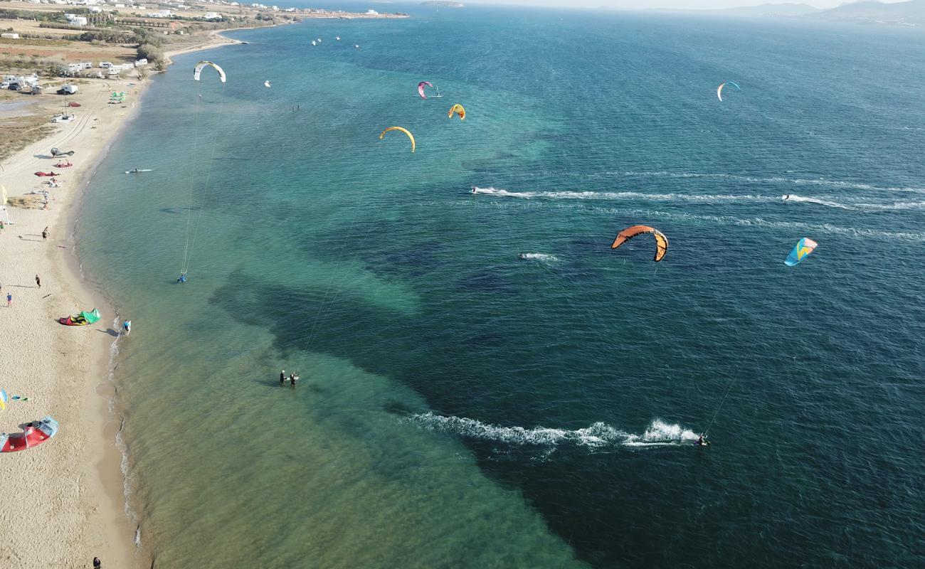 Paros Kite beach'in fotoğrafı i̇nce bej kum yüzey ile