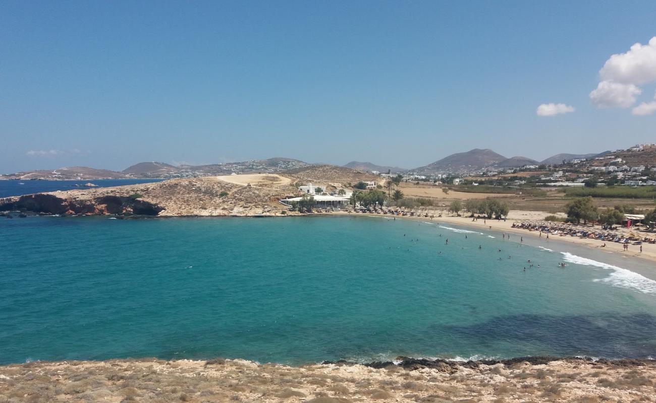 Parasporos beach'in fotoğrafı açık bej kum yüzey ile