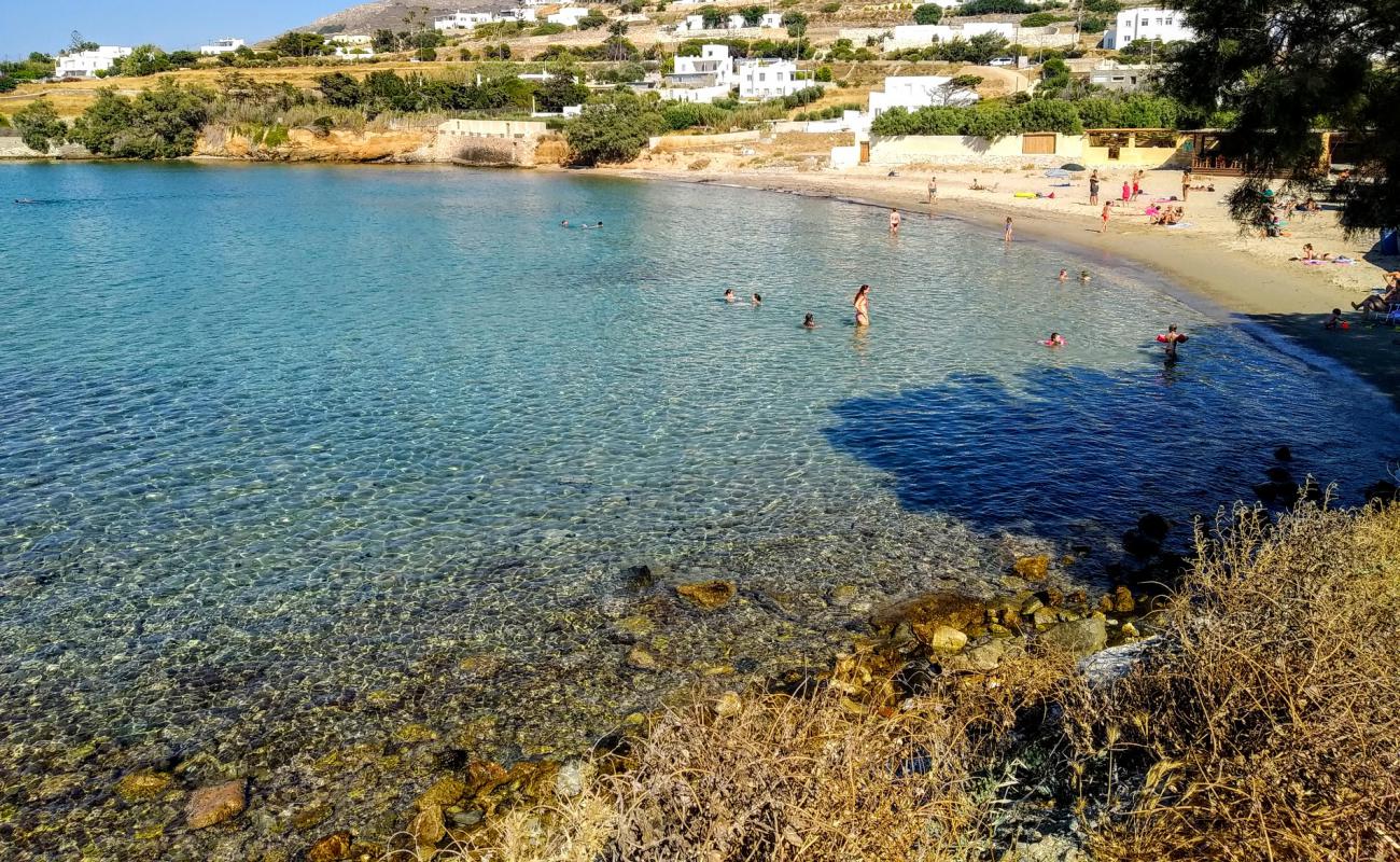 Delfini beach'in fotoğrafı açık bej kum yüzey ile