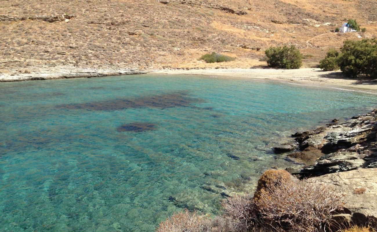 Skala beach'in fotoğrafı çakıl ile kum yüzey ile