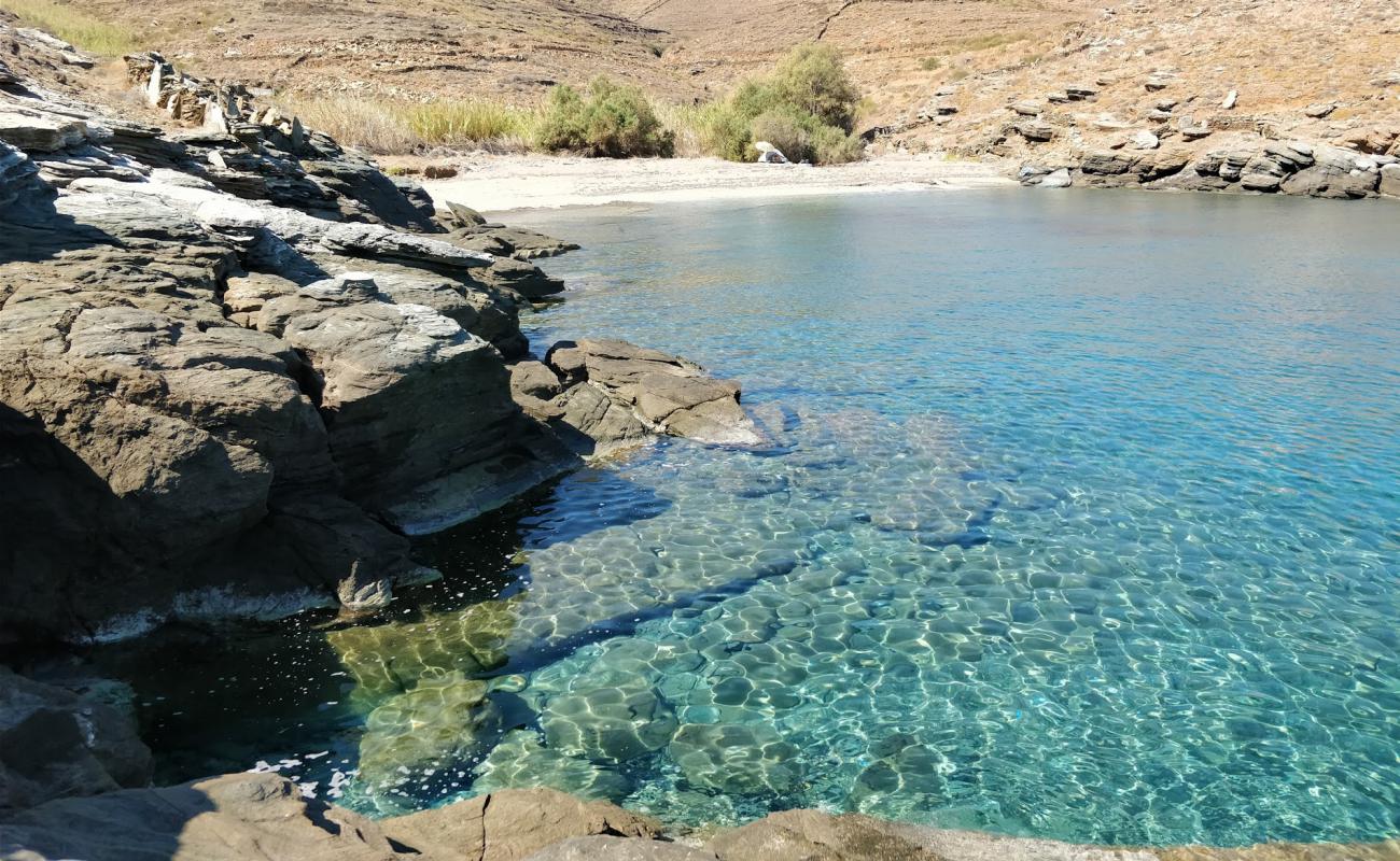 Vorino beach'in fotoğrafı gri kum ve çakıl yüzey ile