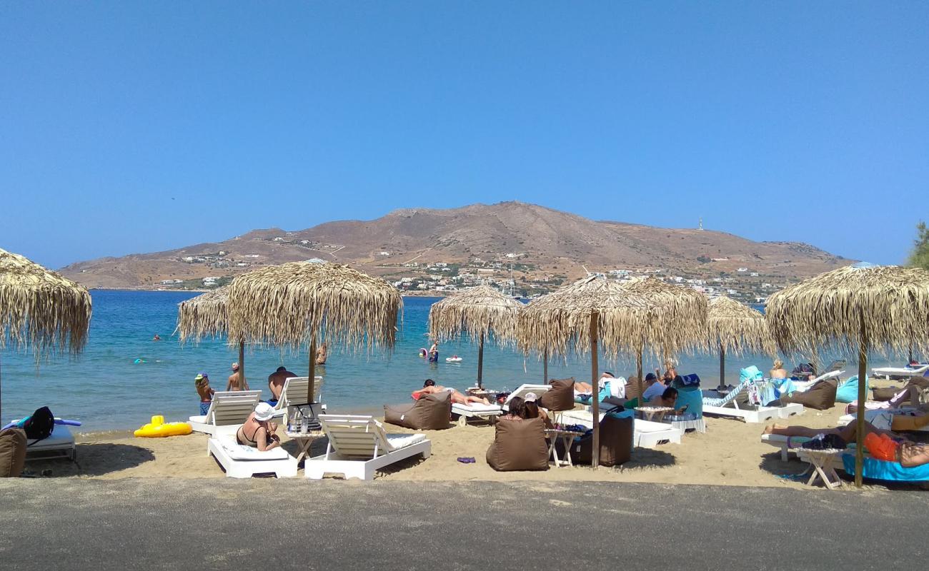 Fetouri beach'in fotoğrafı kahverengi kum yüzey ile
