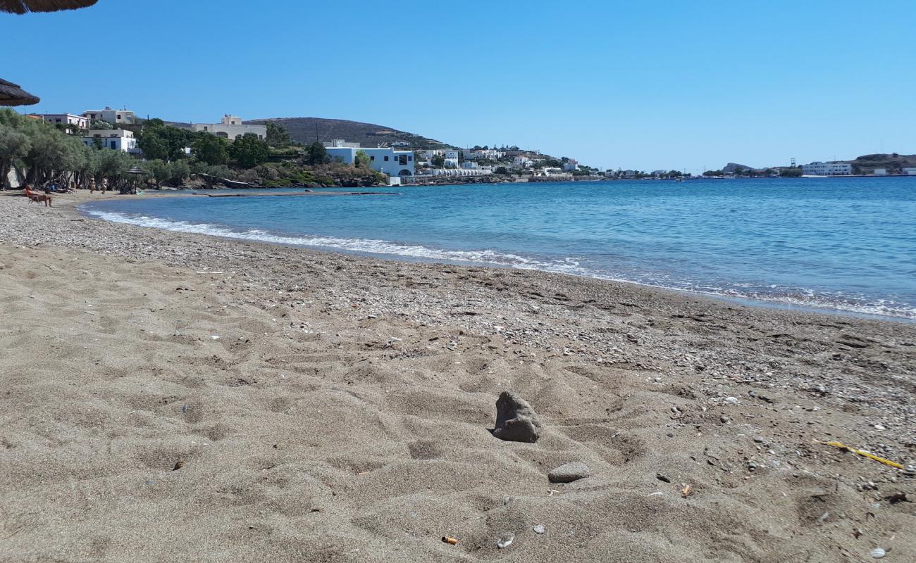 Voulgari beach'in fotoğrafı kahverengi kum yüzey ile