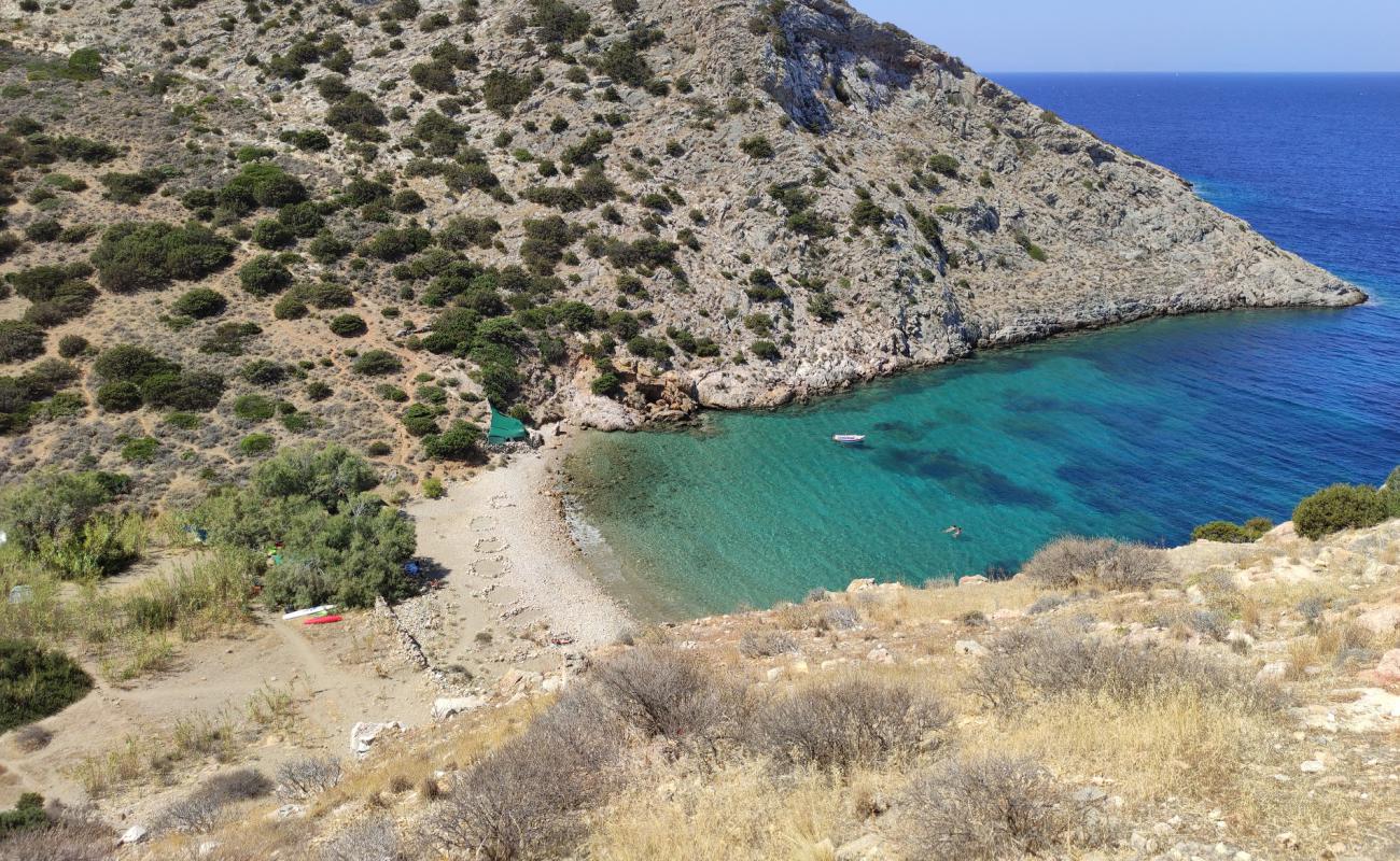 Paralia Armeos'in fotoğrafı gri çakıl taşı yüzey ile