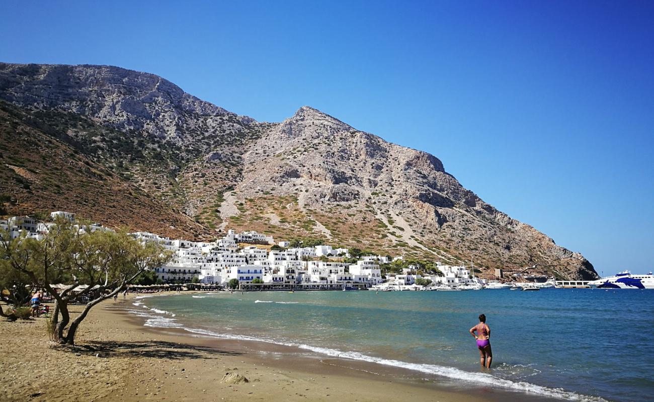Kamares beach'in fotoğrafı açık bej kum yüzey ile