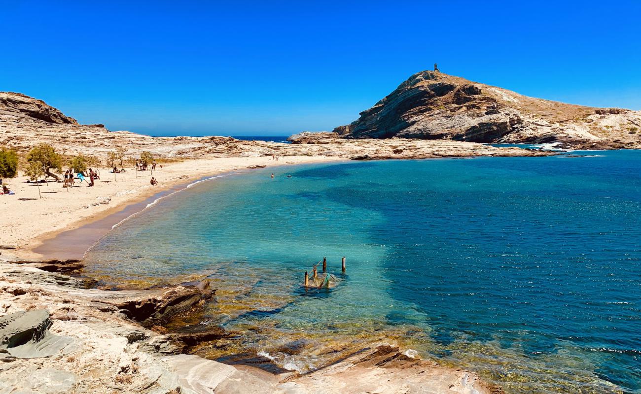 Kavalourko beach'in fotoğrafı parlak kum yüzey ile