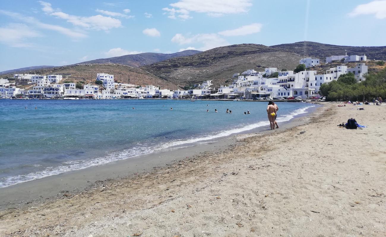 Panormos beach'in fotoğrafı parlak kum yüzey ile