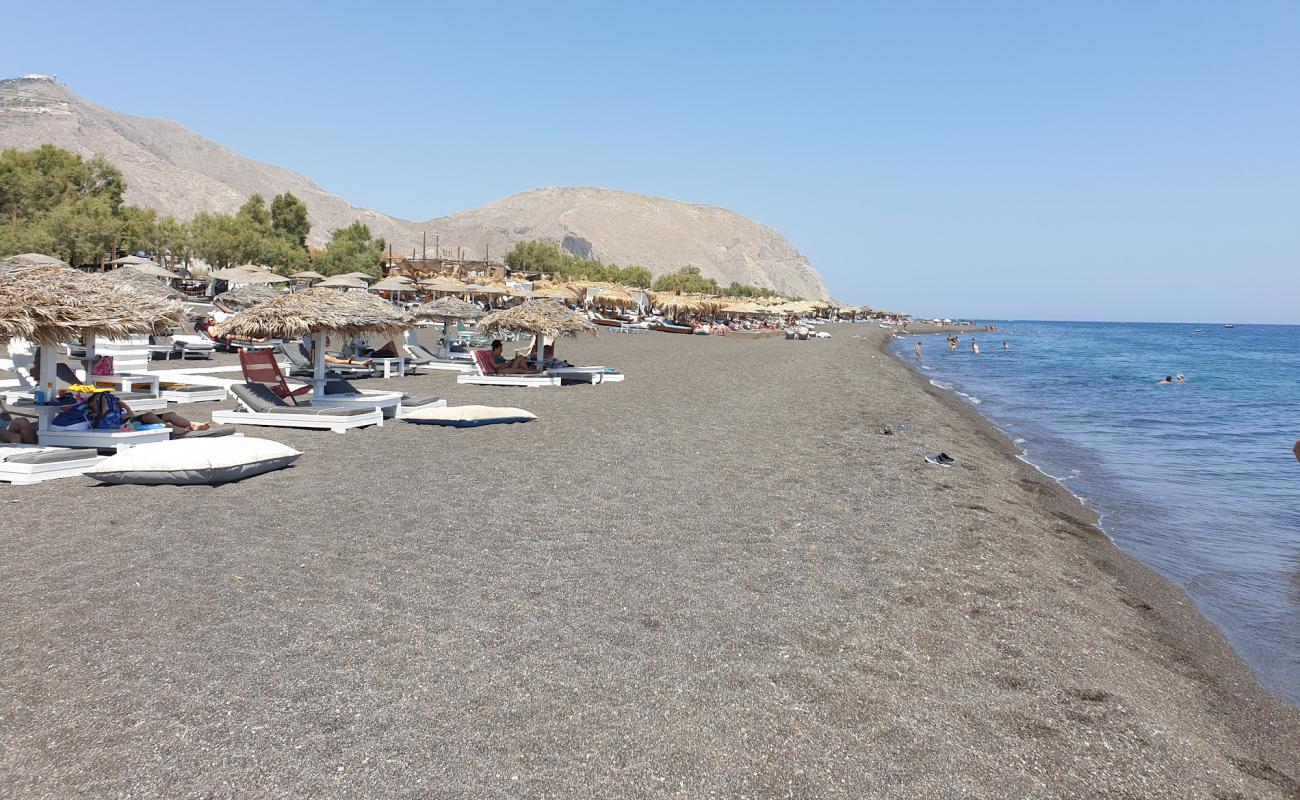 Perivolos Plajı'in fotoğrafı gri kum ve çakıllar yüzey ile
