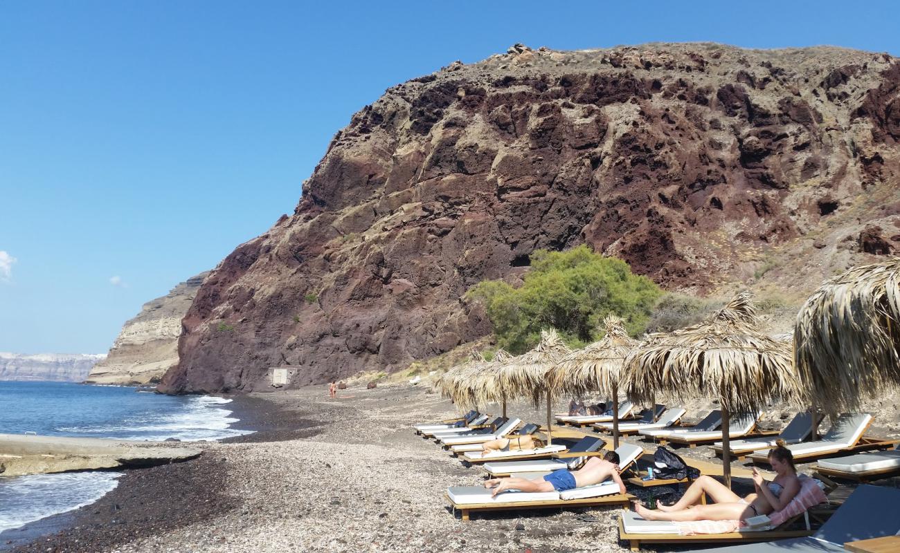 Paralia Gialos'in fotoğrafı küçük gri çakıllar yüzey ile