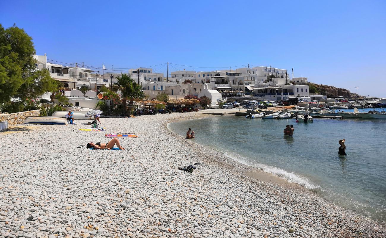 Paralia Karavostasis'in fotoğrafı bej çakıl yüzey ile
