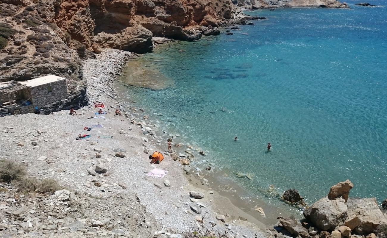 Paralia Fira'in fotoğrafı kayalık arazi yüzey ile