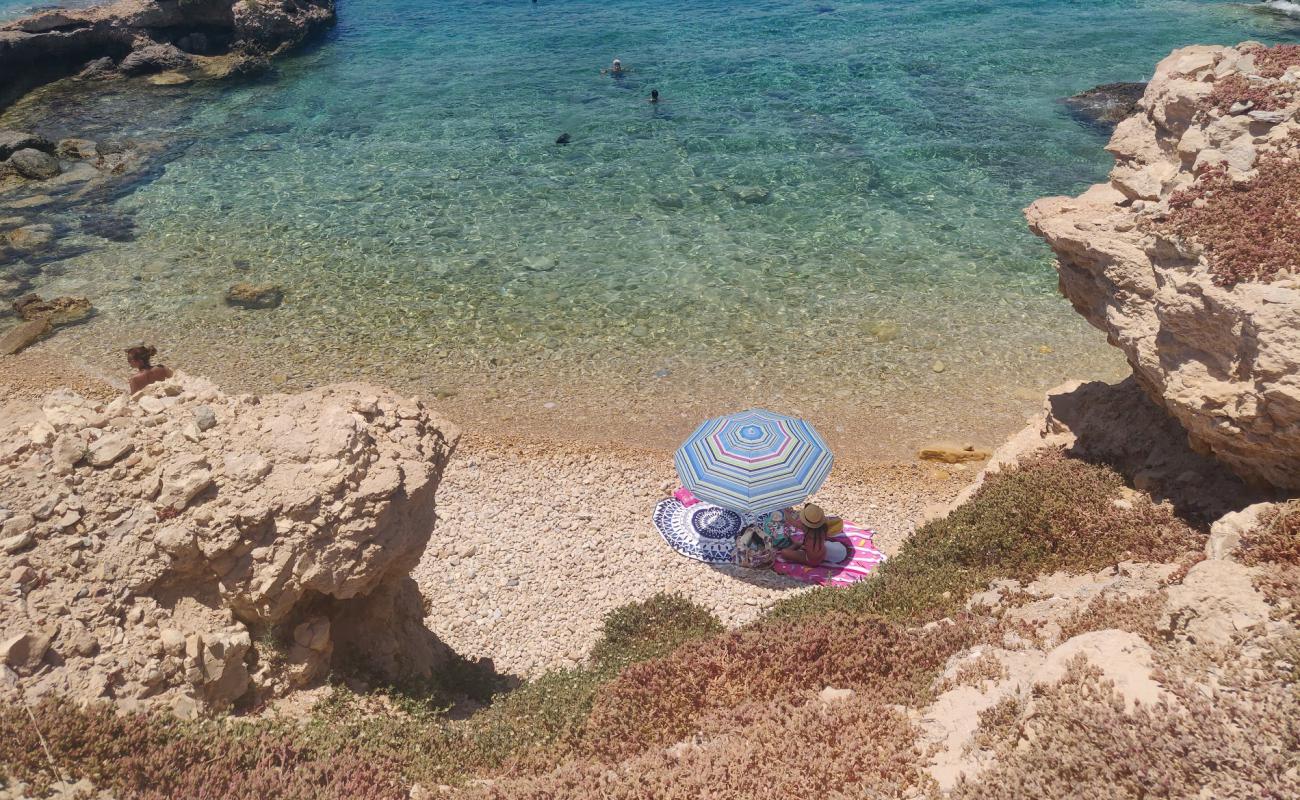 Ludiko beach'in fotoğrafı bej çakıl yüzey ile