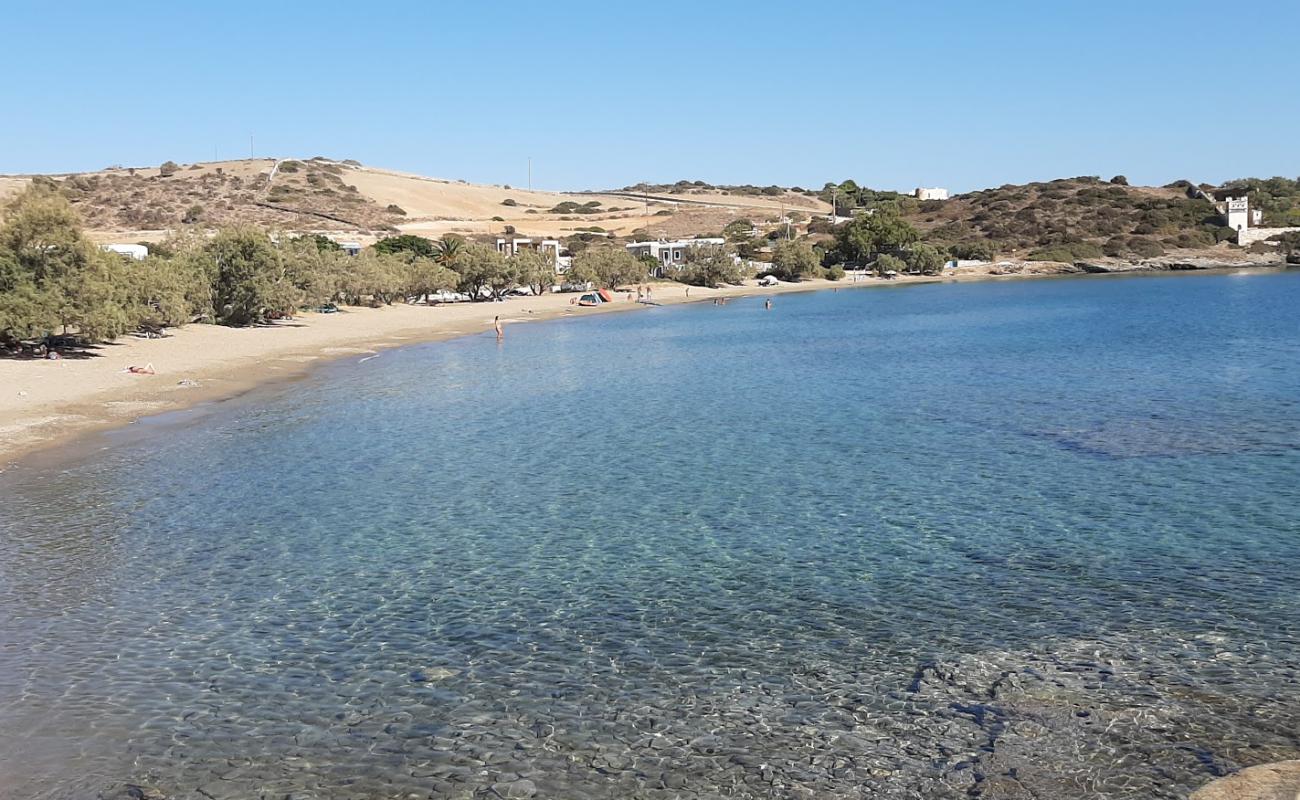 Livadi beach'in fotoğrafı açık bej kum yüzey ile