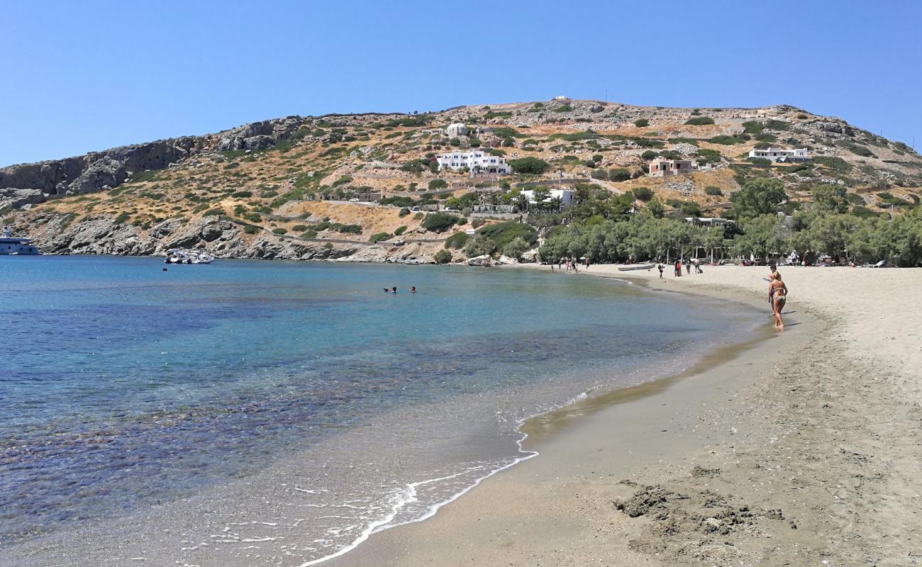 Tsigouri beach'in fotoğrafı açık bej kum yüzey ile