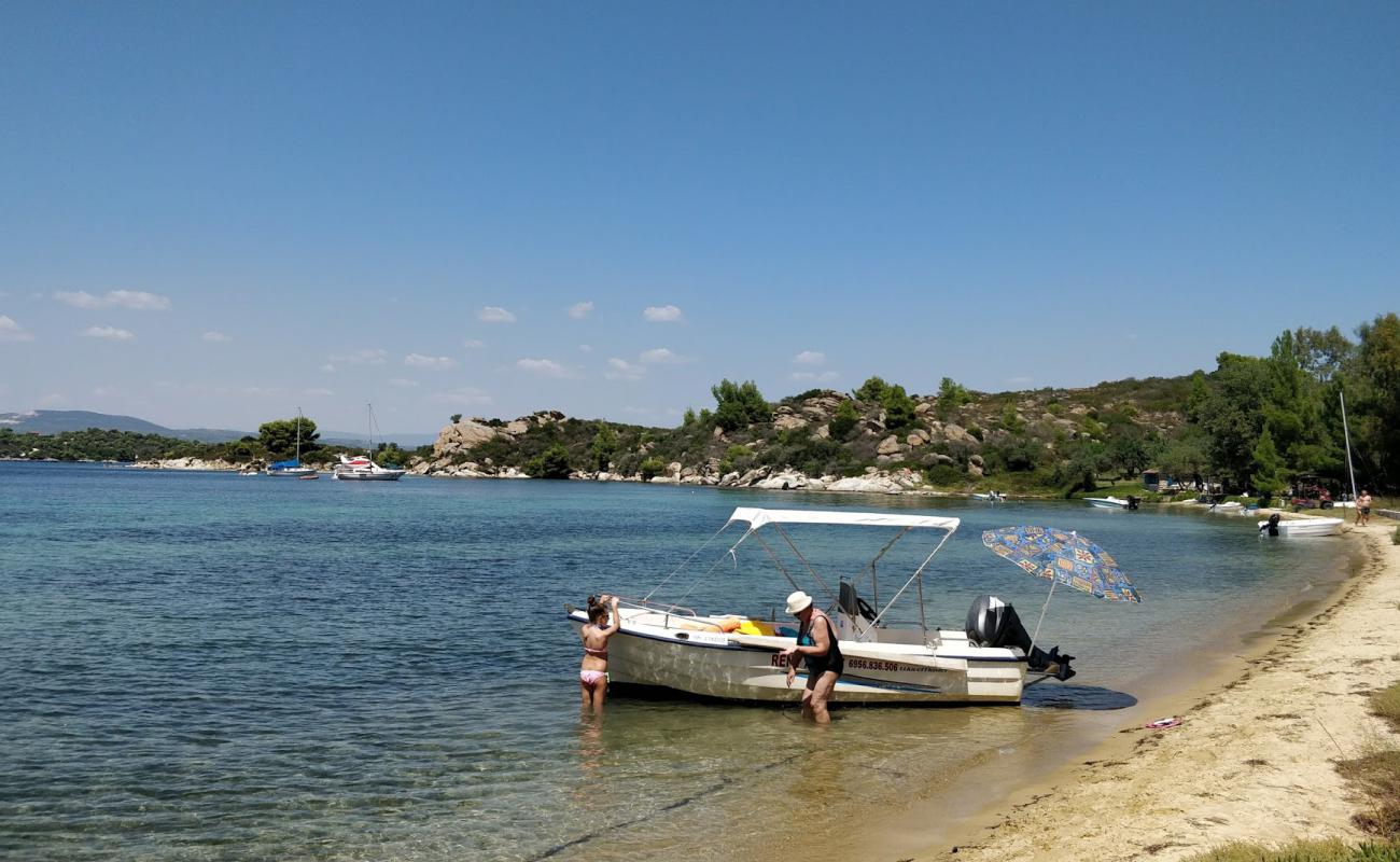 Diaporos beach III'in fotoğrafı parlak kum yüzey ile