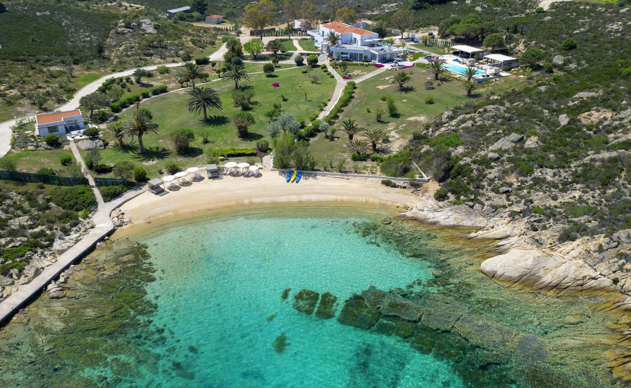 Diaporos beach X'in fotoğrafı parlak kum yüzey ile