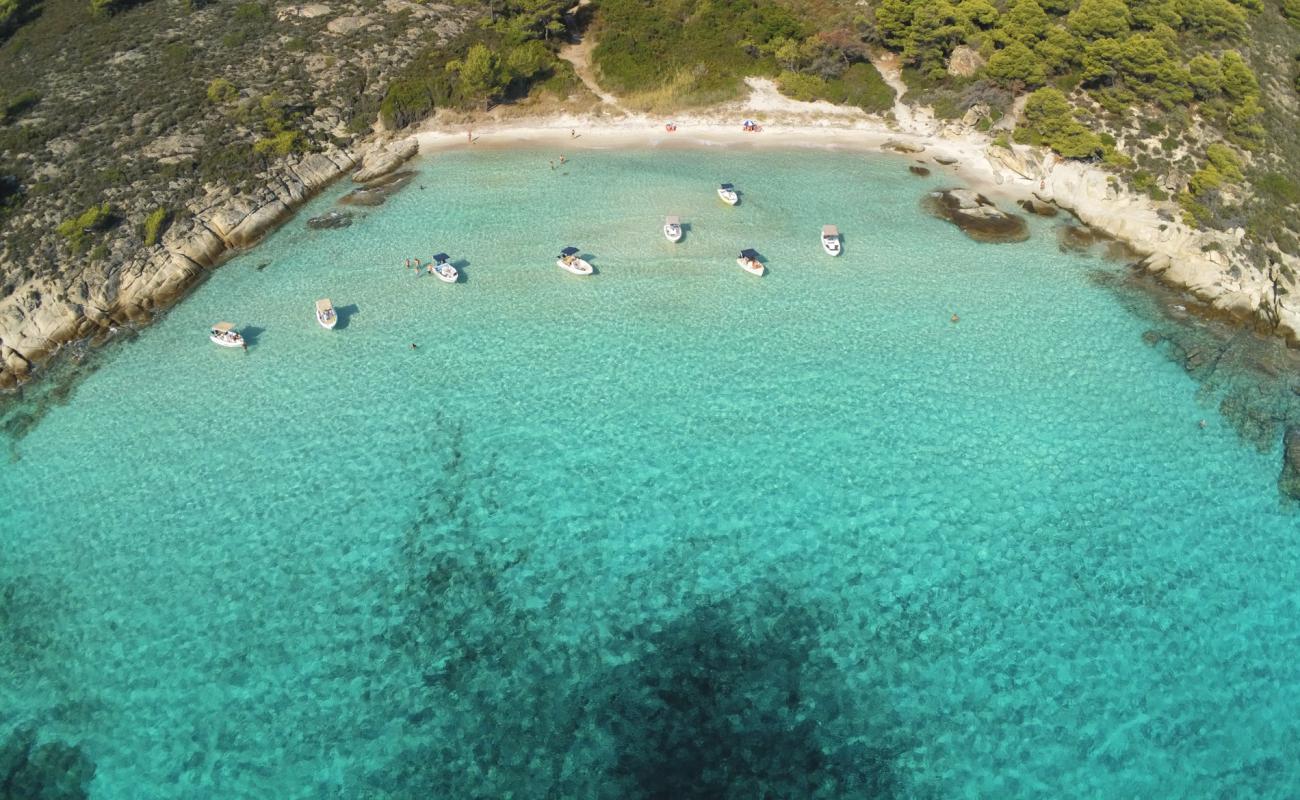 White beach'in fotoğrafı beyaz ince kum yüzey ile