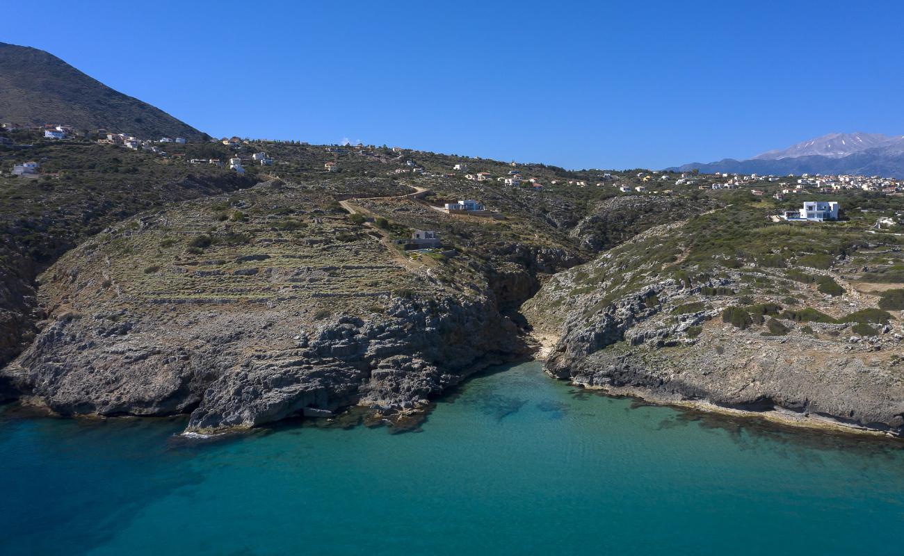 Vraskos Beach'in fotoğrafı turkuaz saf su yüzey ile