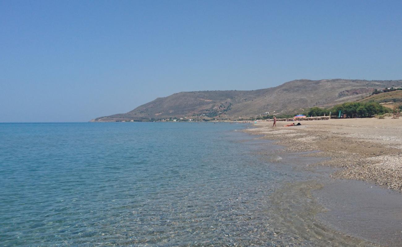 Episkopi Plajı II'in fotoğrafı parlak kum yüzey ile