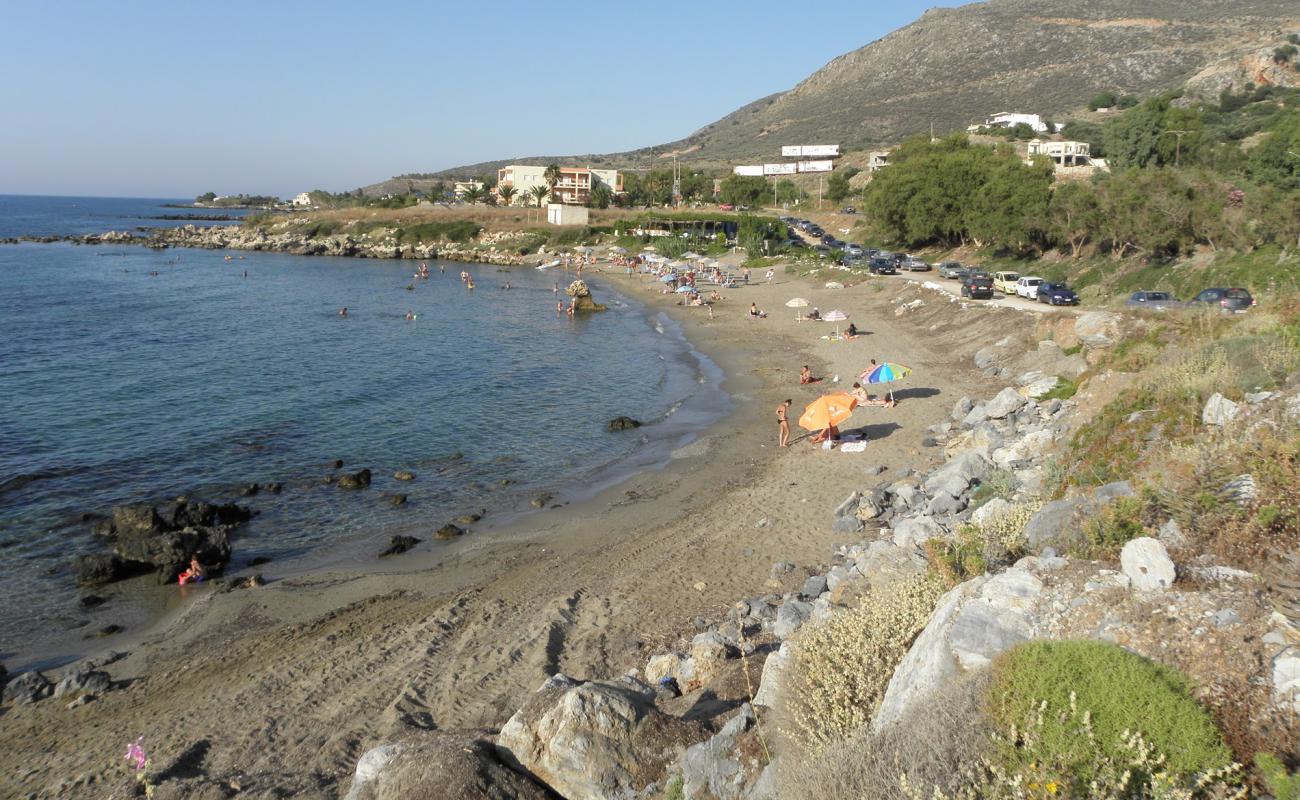 Petres beach II'in fotoğrafı kahverengi kum yüzey ile