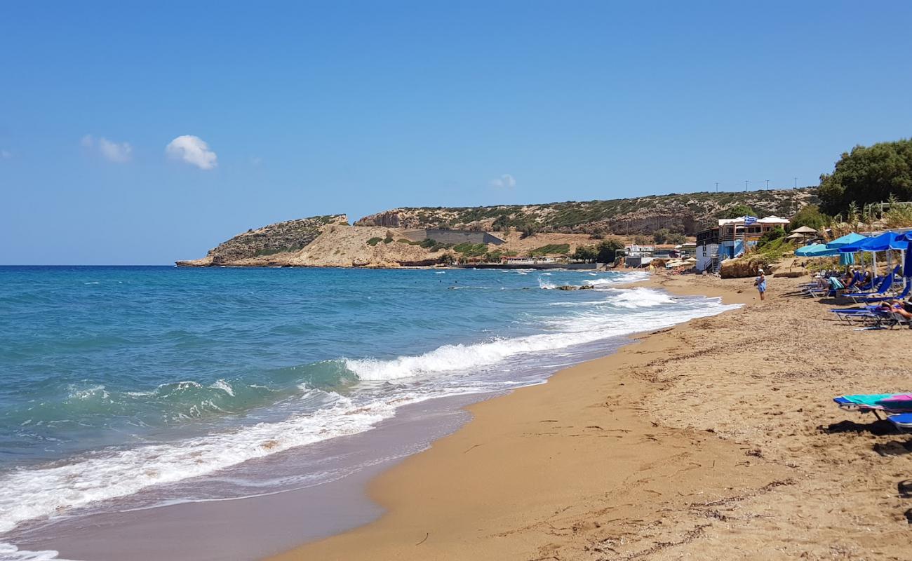 Skaleta beach'in fotoğrafı kahverengi kum yüzey ile