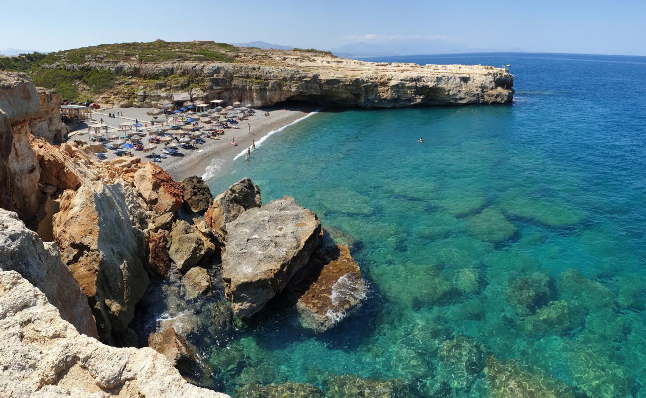 Spilies Beach'in fotoğrafı çakıl ile kum yüzey ile