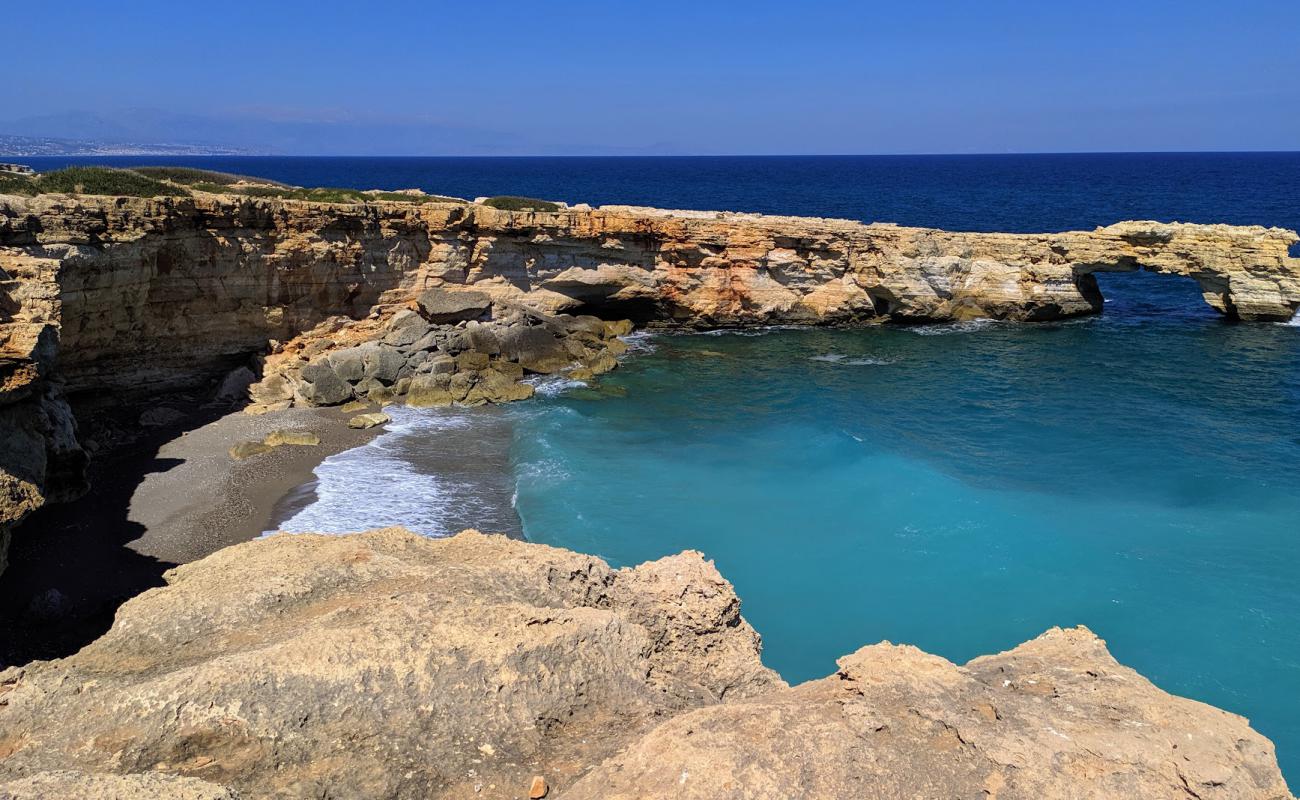 Kamara Beach'in fotoğrafı bej kum ve çakıl yüzey ile
