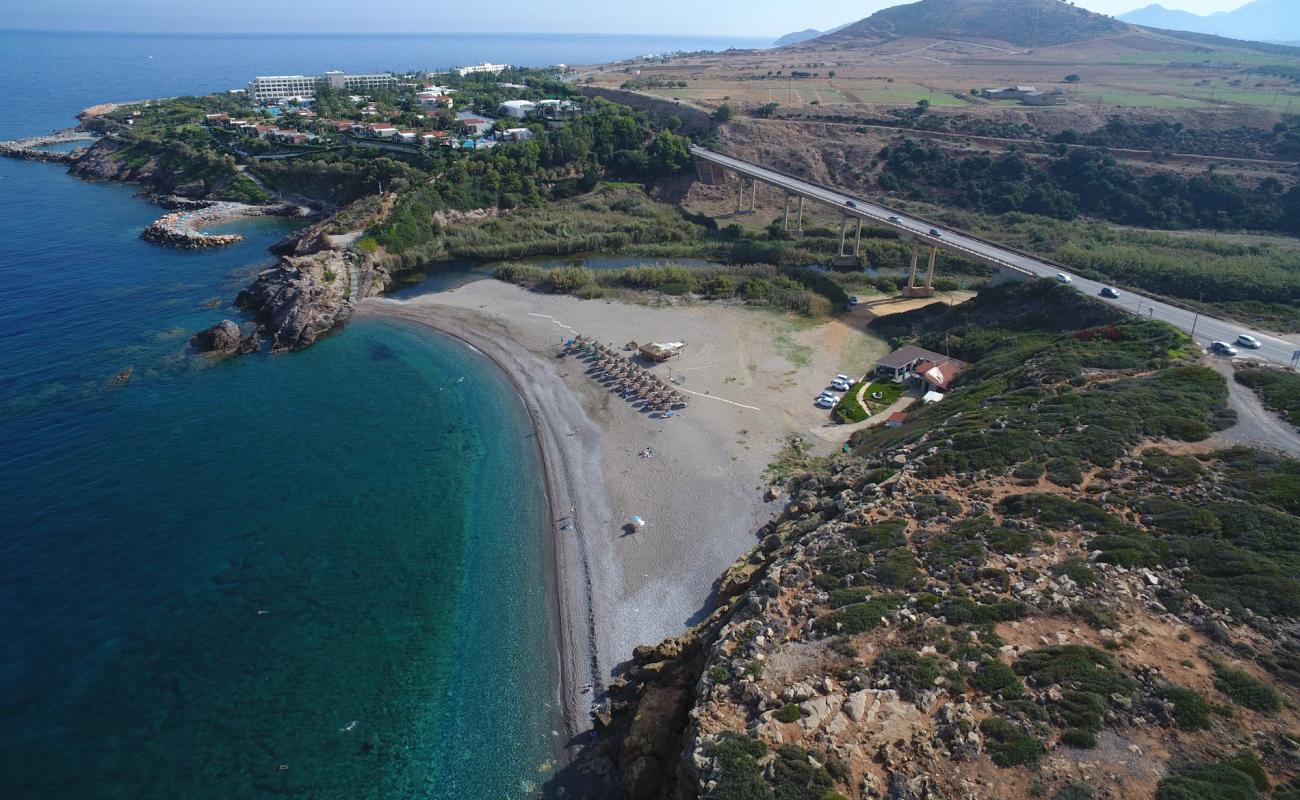 Geropotamos beach'in fotoğrafı bej kum ve çakıl yüzey ile