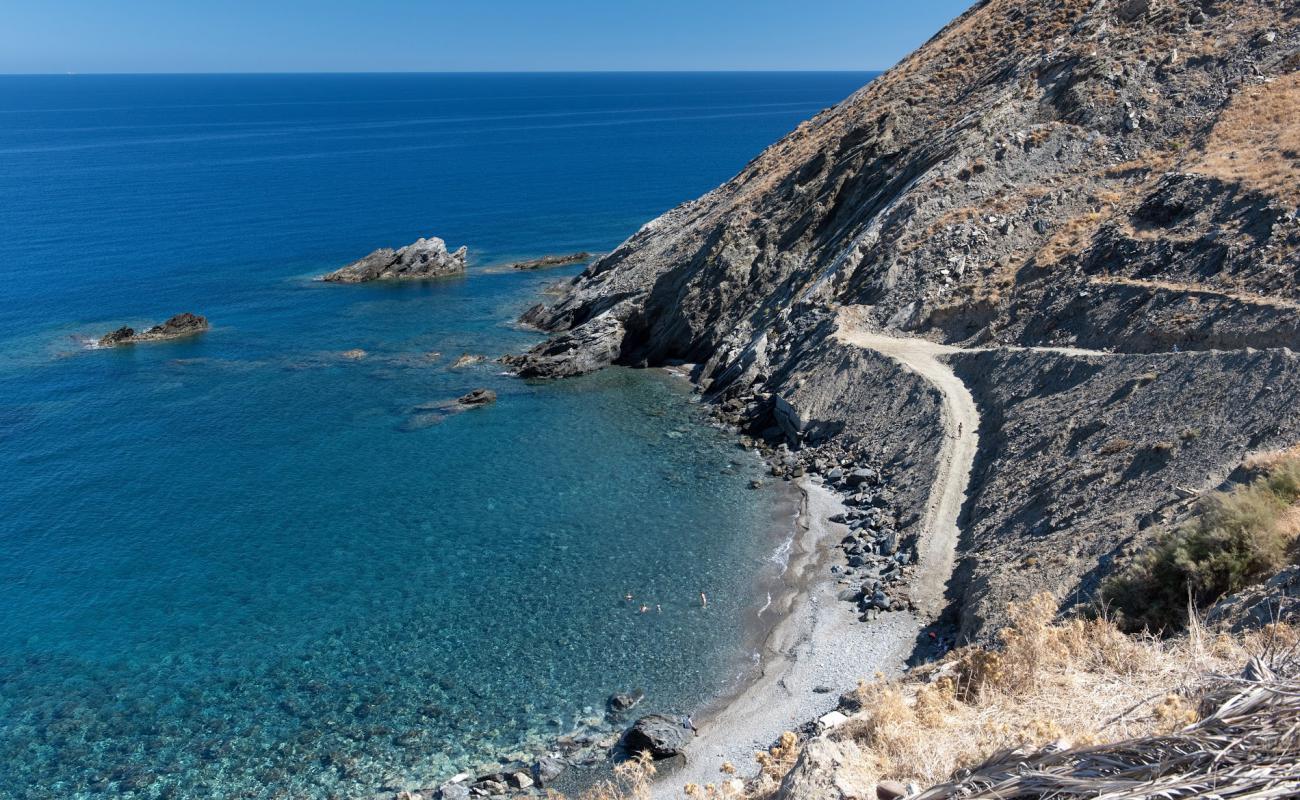 Koukistres beach'in fotoğrafı gri çakıl taşı yüzey ile