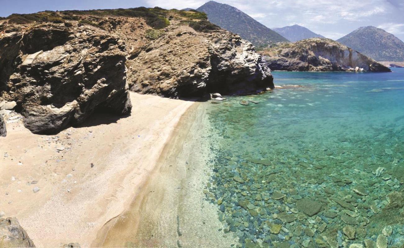 Beach Charakiani'in fotoğrafı gri kum ve çakıl yüzey ile