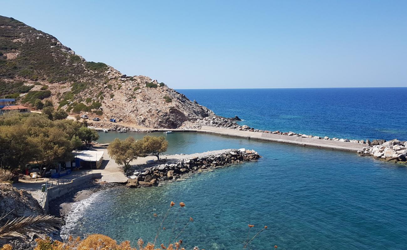 Beach Almirida'in fotoğrafı gri kum ve çakıllar yüzey ile