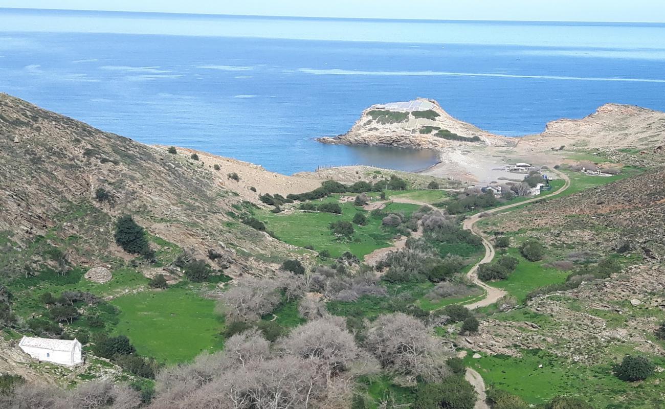 Pera Galini Beach'in fotoğrafı gri çakıl taşı yüzey ile