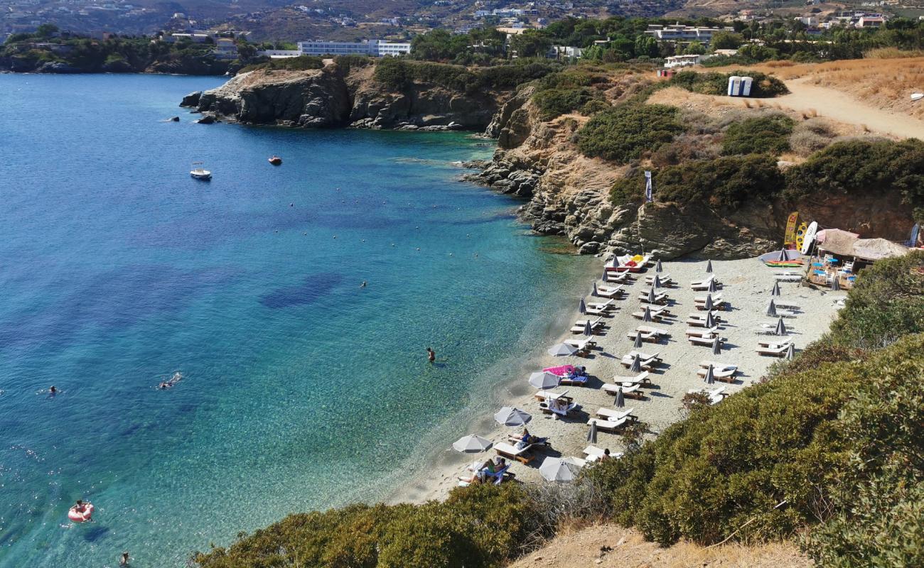 Paralia Psaromoura'in fotoğrafı bej çakıl yüzey ile