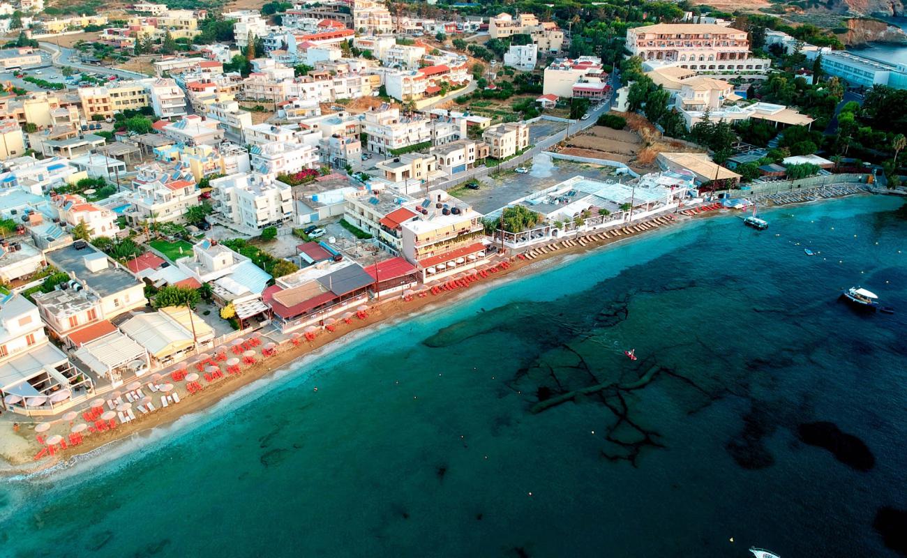 Paralia Agia Pelagia'in fotoğrafı açık bej kum yüzey ile